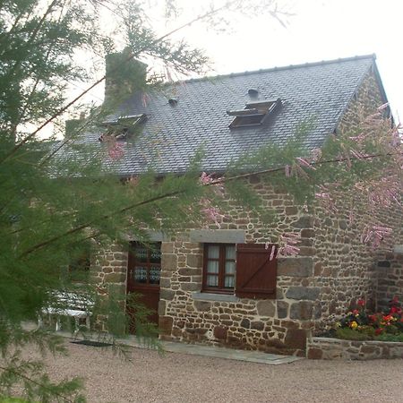 Отель Gite Les Sageais Baguer-Morvan Экстерьер фото