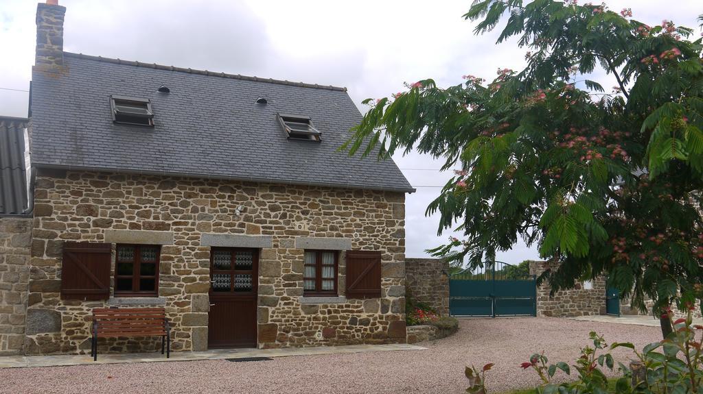 Отель Gite Les Sageais Baguer-Morvan Экстерьер фото